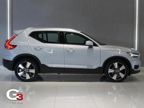 VOLVO XC40 T4 MOMENTUM