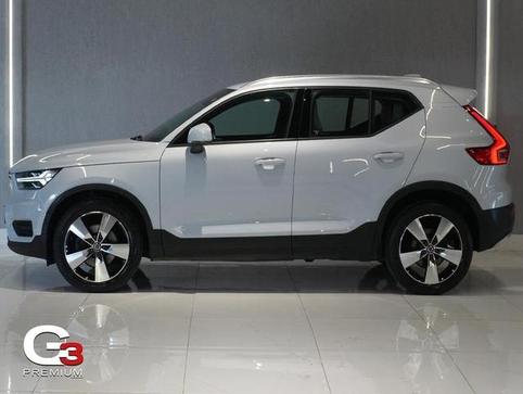 VOLVO XC40 T4 MOMENTUM