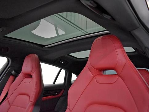 PORSCHE PANAMERA 4 E-HYBRID