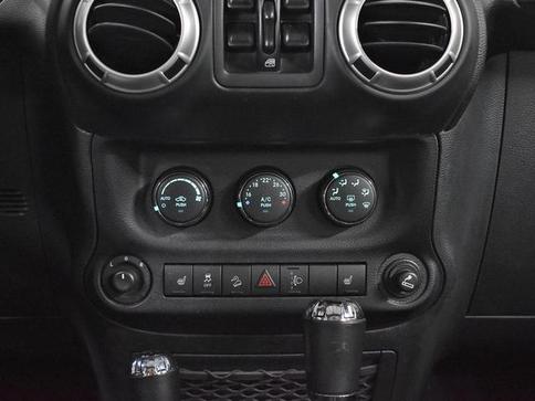 JEEP WRANGLER UNLIMITED SAHARA 3.6 V6 4P