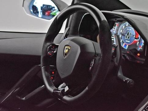 LAMBORGHINI AVENTADOR LP 740-4 S
