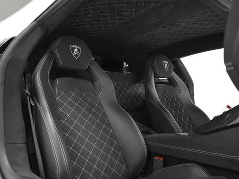 LAMBORGHINI AVENTADOR LP 740-4 S