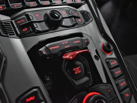 LAMBORGHINI AVENTADOR LP 740-4 S
