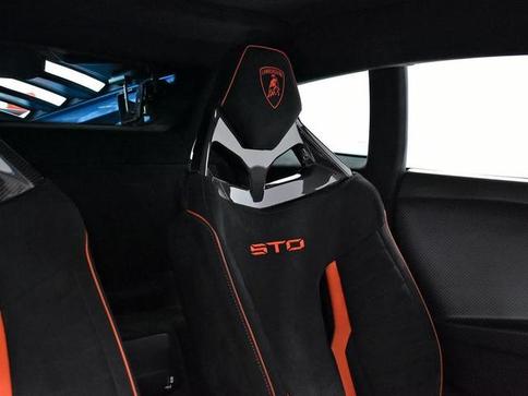 LAMBORGHINI HURACAN LP 640-2 STO
