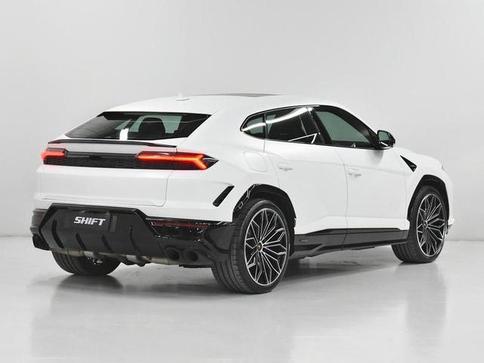 LAMBORGHINI URUS SE