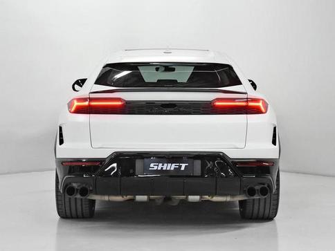 LAMBORGHINI URUS SE