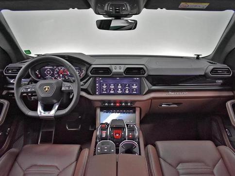 LAMBORGHINI URUS SE
