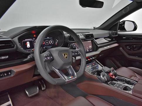 LAMBORGHINI URUS SE
