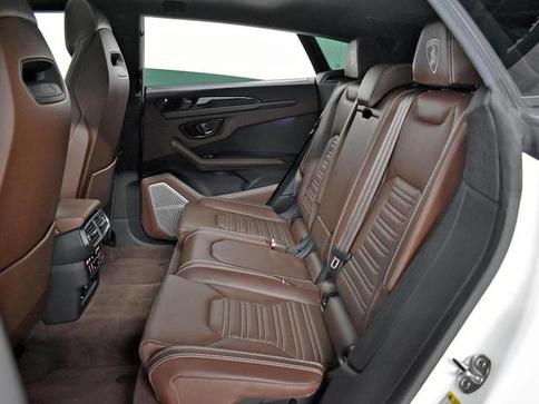 LAMBORGHINI URUS SE