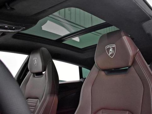LAMBORGHINI URUS SE