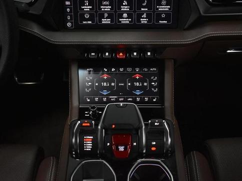 LAMBORGHINI URUS SE