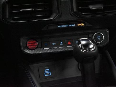 FORD MUSTANG DARK HORSE V8 5.0