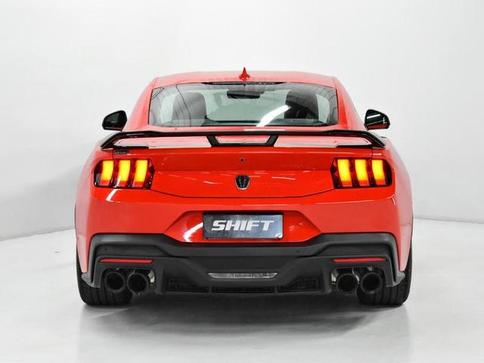 FORD MUSTANG DARK HORSE V8 5.0