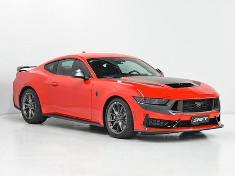 FORD MUSTANG DARK HORSE V8 5.0