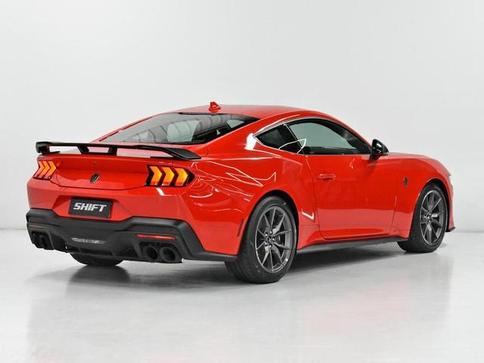 FORD MUSTANG DARK HORSE V8 5.0