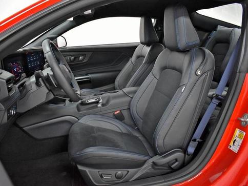 FORD MUSTANG DARK HORSE V8 5.0