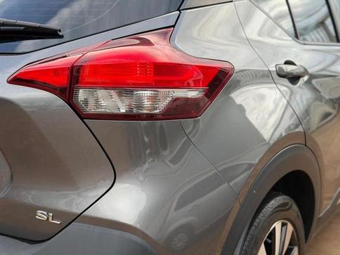 NISSAN KICKS SL CVT