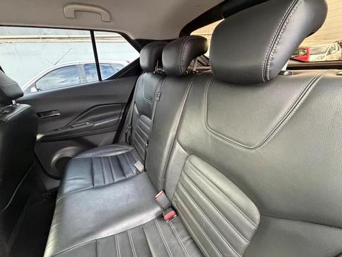 NISSAN KICKS SL CVT