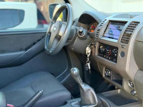 NISSAN FRONTIER XE 25 X4