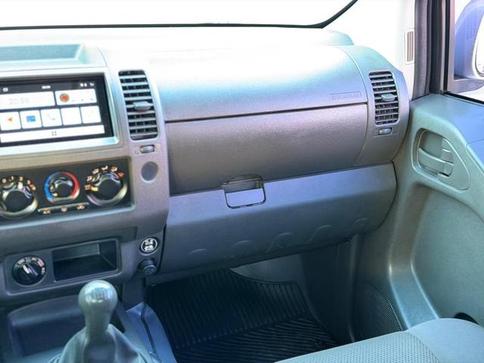 NISSAN FRONTIER XE 25 X4