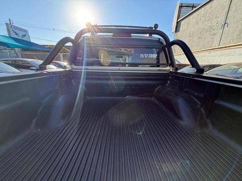 NISSAN FRONTIER XE 25 X4