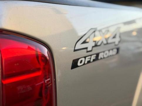 NISSAN FRONTIER XE 25 X4