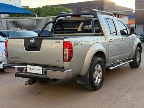 NISSAN FRONTIER XE 25 X4