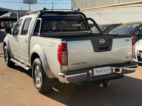 NISSAN FRONTIER XE 25 X4