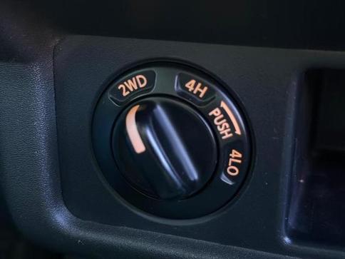 NISSAN FRONTIER XE 25 X4