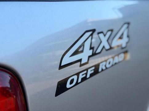 NISSAN FRONTIER XE 25 X4
