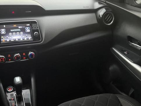 NISSAN KICKS SV CVT