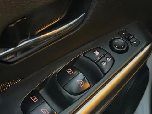 NISSAN KICKS SV CVT