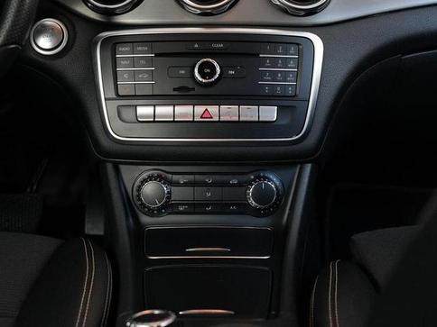 MERCEDES-BENZ GLA 200 1.6 CGI ADVANCE 16V TURBO 4P