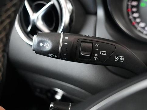 MERCEDES-BENZ GLA 200 1.6 CGI ADVANCE 16V TURBO 4P