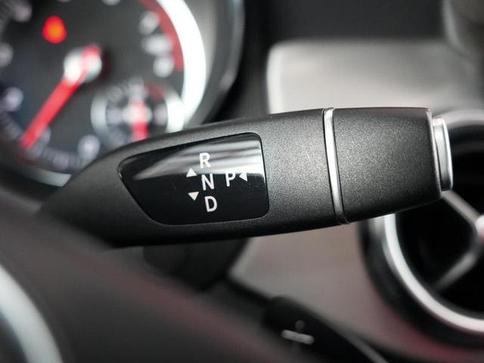 MERCEDES-BENZ GLA 200 1.6 CGI ADVANCE 16V TURBO 4P