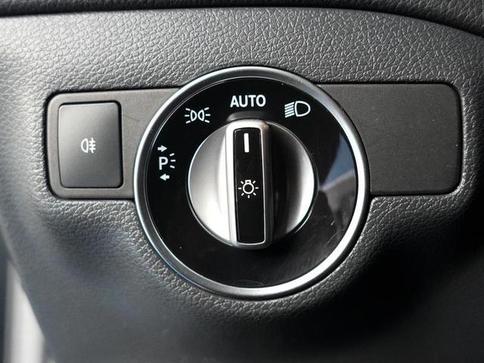 MERCEDES-BENZ GLA 200 1.6 CGI ADVANCE 16V TURBO 4P