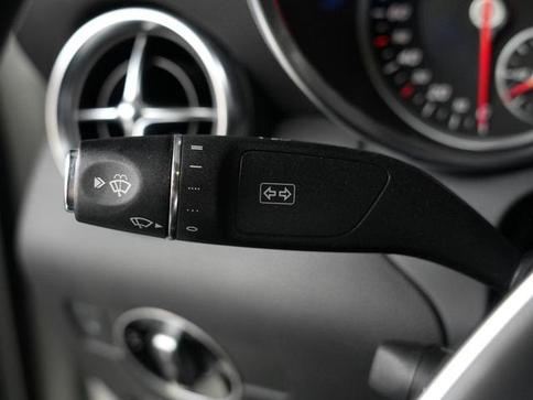 MERCEDES-BENZ SLC300