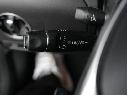 MERCEDES-BENZ SLC300