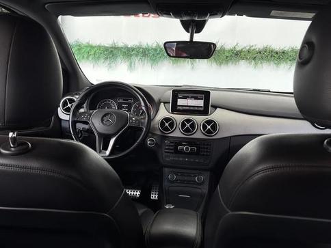 MERCEDES-BENZ B200CGI