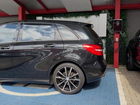 MERCEDES-BENZ B200CGI