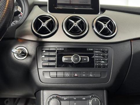 MERCEDES-BENZ B200CGI