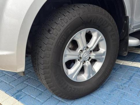 NISSAN FRONTIER LEATX4