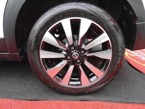 NISSAN KICKS SV CVT