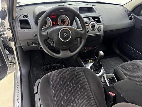 RENAULT MEGANE SEDAN DYNAMIQUE 1.6 16V(HI-FLEX) 4P
