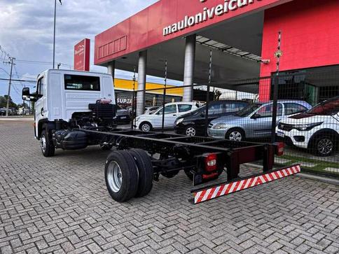 VOLKSWAGEN 11.180 DRC 4X2