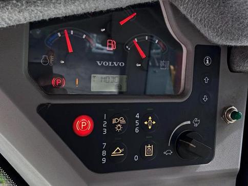 VOLVO MINI CARREGADEIRA MC 70