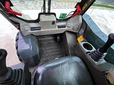 VOLVO MINI CARREGADEIRA MC 70