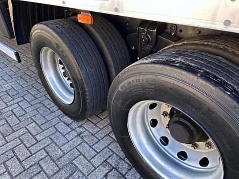 VOLKSWAGEN 26-320 CONSTELLATION 6x2 2p (DIESEL)(E6)