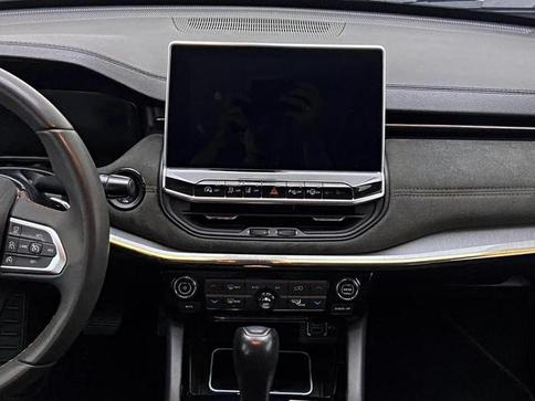 JEEP COMMANDER LIMITED T270 1.3 TB FLEX AUT