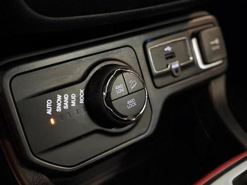JEEP RENEGADE THAWK AT D